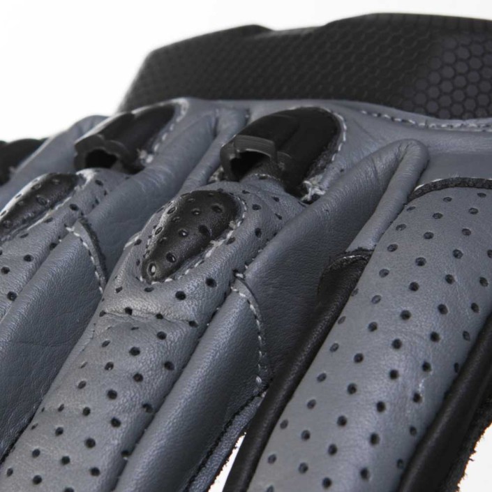 Mănuși moto din piele perforată PES Asphalt Air – confort, ventilație și protecție pentru vară Mănuși moto din piele perforată PES Asphalt Air – confort, ventilație și protecție pentru vară