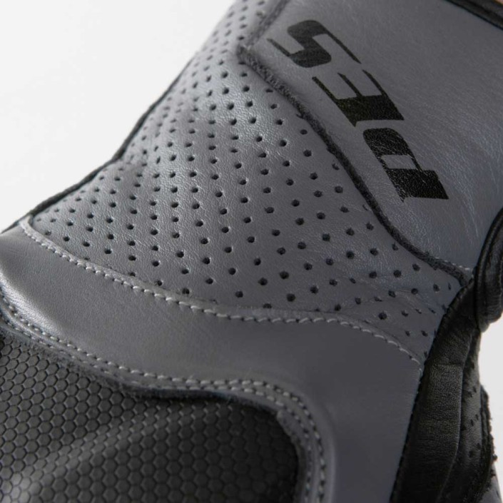 Mănuși moto din piele perforată PES Asphalt Air – confort, ventilație și protecție pentru vară Mănuși moto din piele perforată PES Asphalt Air – confort, ventilație și protecție pentru vară