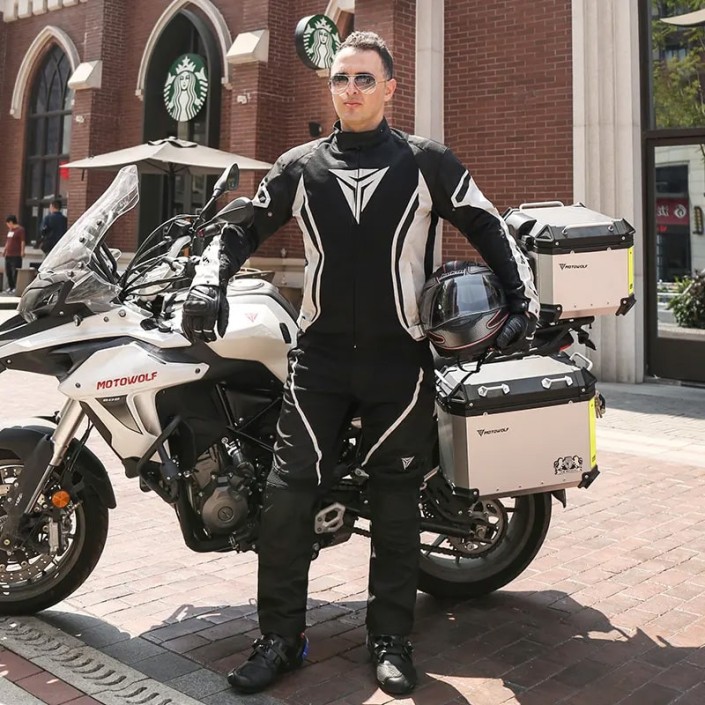 Pantaloni Moto MOTOWOLF Winter Warm - Confort și Protecție Împotriva Frigului și Umezelii, mesada de iarna detasabila, protectii certificate CE, reglaje multiple, Negru Pantaloni Moto MOTOWOLF Winter Warm - Confort și Protecție Împotriva Frigului și Umezelii, mesada de iarna detasabila, protectii certificate CE, reglaje multiple, Negru