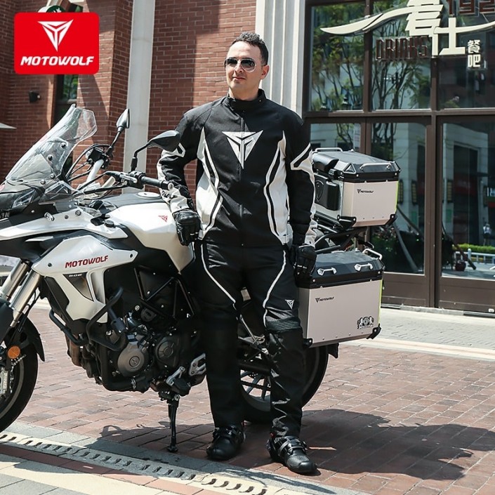 Pantaloni Moto MOTOWOLF Winter Warm - Confort și Protecție Împotriva Frigului și Umezelii, mesada de iarna detasabila, protectii certificate CE, reglaje multiple, Negru Pantaloni Moto MOTOWOLF Winter Warm - Confort și Protecție Împotriva Frigului și Umezelii, mesada de iarna detasabila, protectii certificate CE, reglaje multiple, Negru