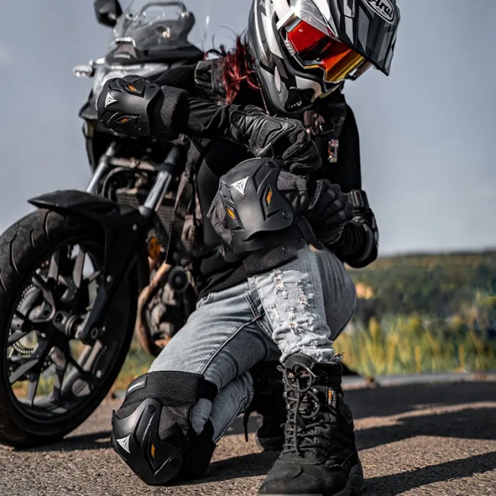 Set protectii moto pentru femei MOTOWOLF - genunchere si cotiere, ajustabile, 4 piese, PP Shell, 600D oxford, quick release Set protectii moto pentru femei MOTOWOLF - genunchere si cotiere, ajustabile, 4 piese, PP Shell, 600D oxford, quick release